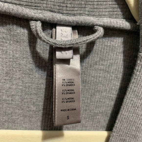 SKIMS Ribbed Lounge Robe - Picture 7 of 7